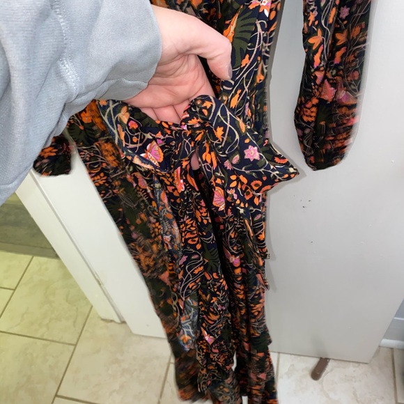 Dress - Picture 5 of 10